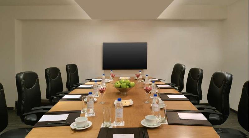 Home2 Suites By Hilton Indianapolis Airport מראה חיצוני תמונה